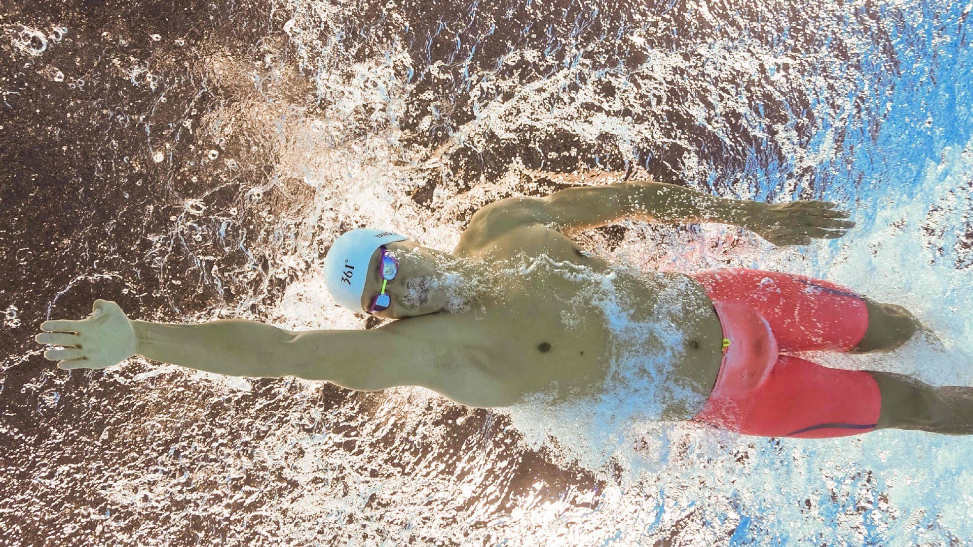 国际米兰3-1击败热那亚,林德洛夫和德弗赖双双破门,德弗莱国米